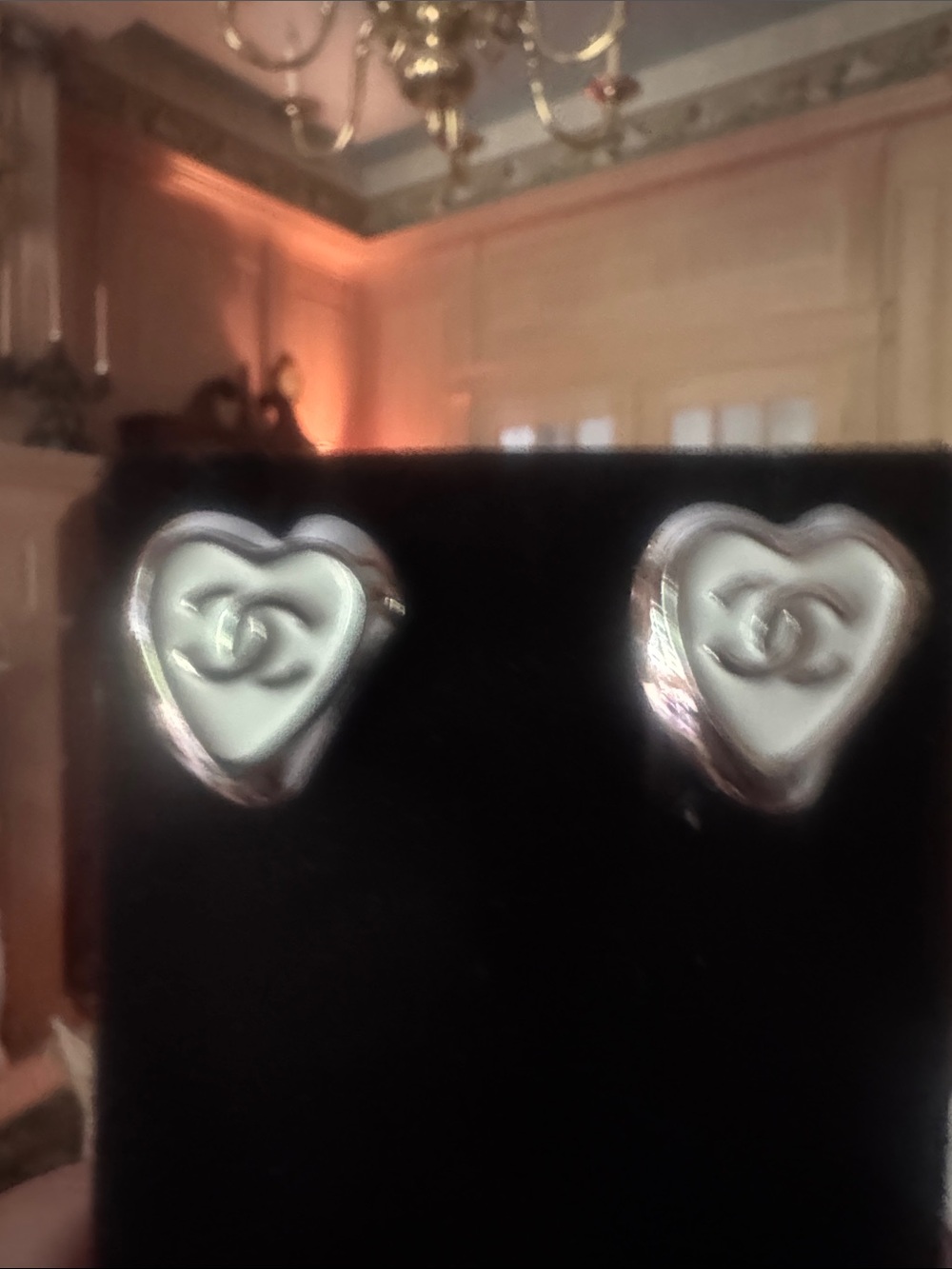 Earrings White Heart CC Logo Stud Earrings - Picture 3 of 4